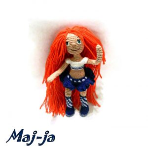 кукла с рыжими волосами.